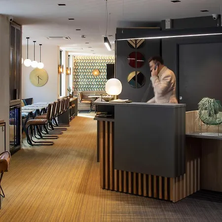 Aparthotel 37 Paris La Defense 3*