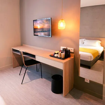 Aparthotel 37 Paris La Defense 3*