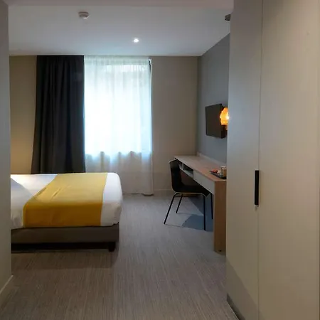 37 Paris La Defense 3*