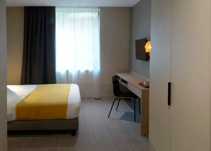 37 Paris La Defense 3*